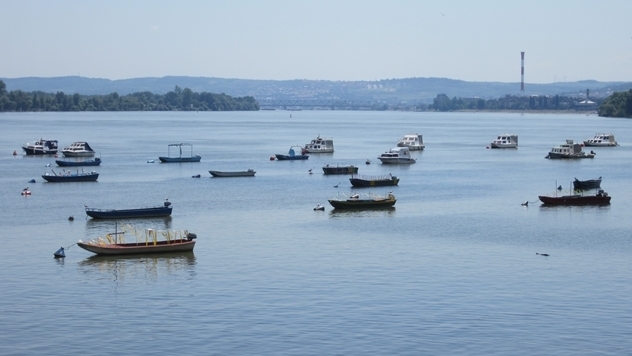 Ribarske lađe na Dunavu - © Budimir Novović
