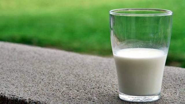 Da li su biljne zamene za mleko zdravije od kravljeg?