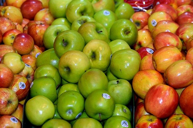 u-srpskim-marketima-poljske-jabuke