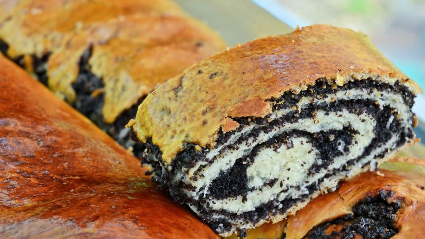 Štrudla s makom – stari banatski recept od kiselog testa @ Canva Štrudla s makom