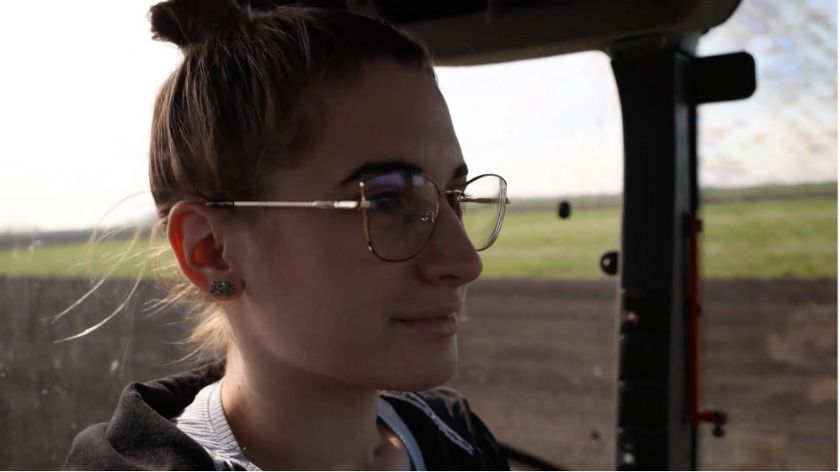 Ivana vozi traktor Claas