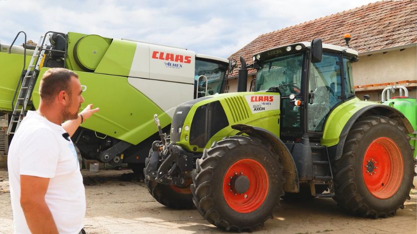 CLAAS Axion 820