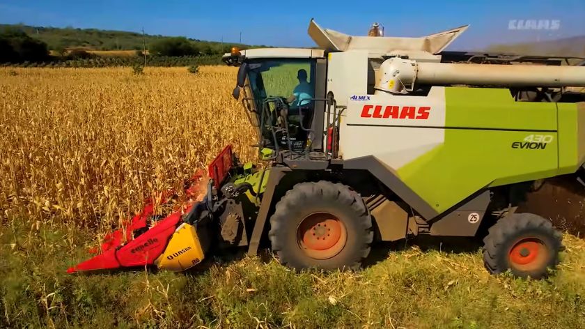 Preklapajući heder spas za usitnjene parcele © AGROmedia/Youtube screenshot CLAAS Evion 430